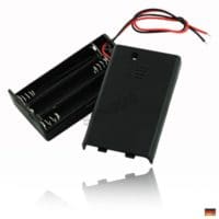 Geöffneter 3-AAA-Batteriehalter mit markierter Zellpolung